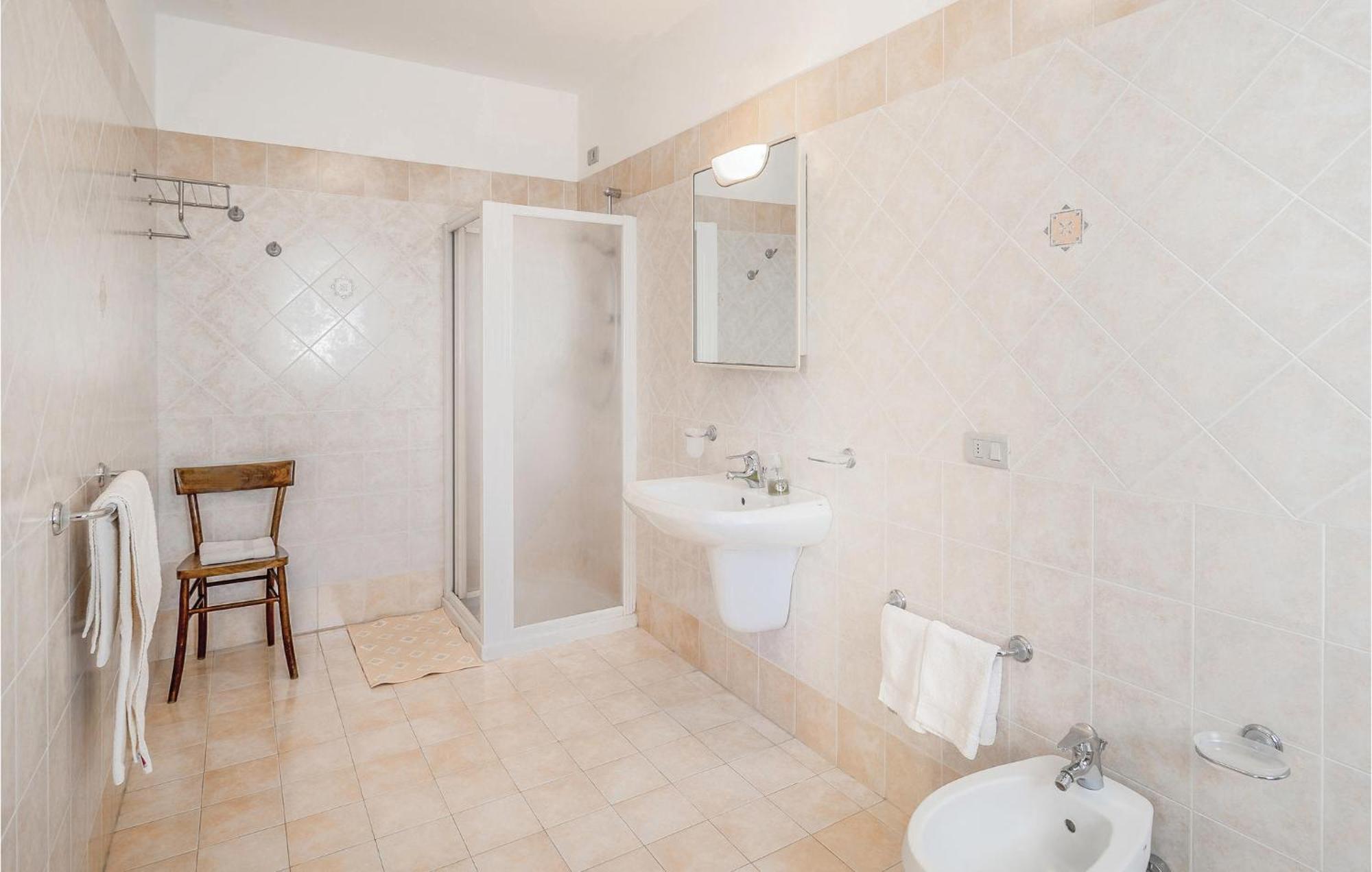 Awesome Home In Ariano Nel Polesine With Kitchen San Basilio المظهر الخارجي الصورة