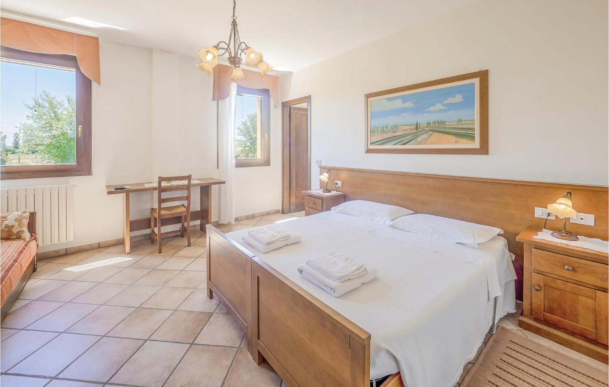 Awesome Home In Ariano Nel Polesine With Kitchen San Basilio المظهر الخارجي الصورة