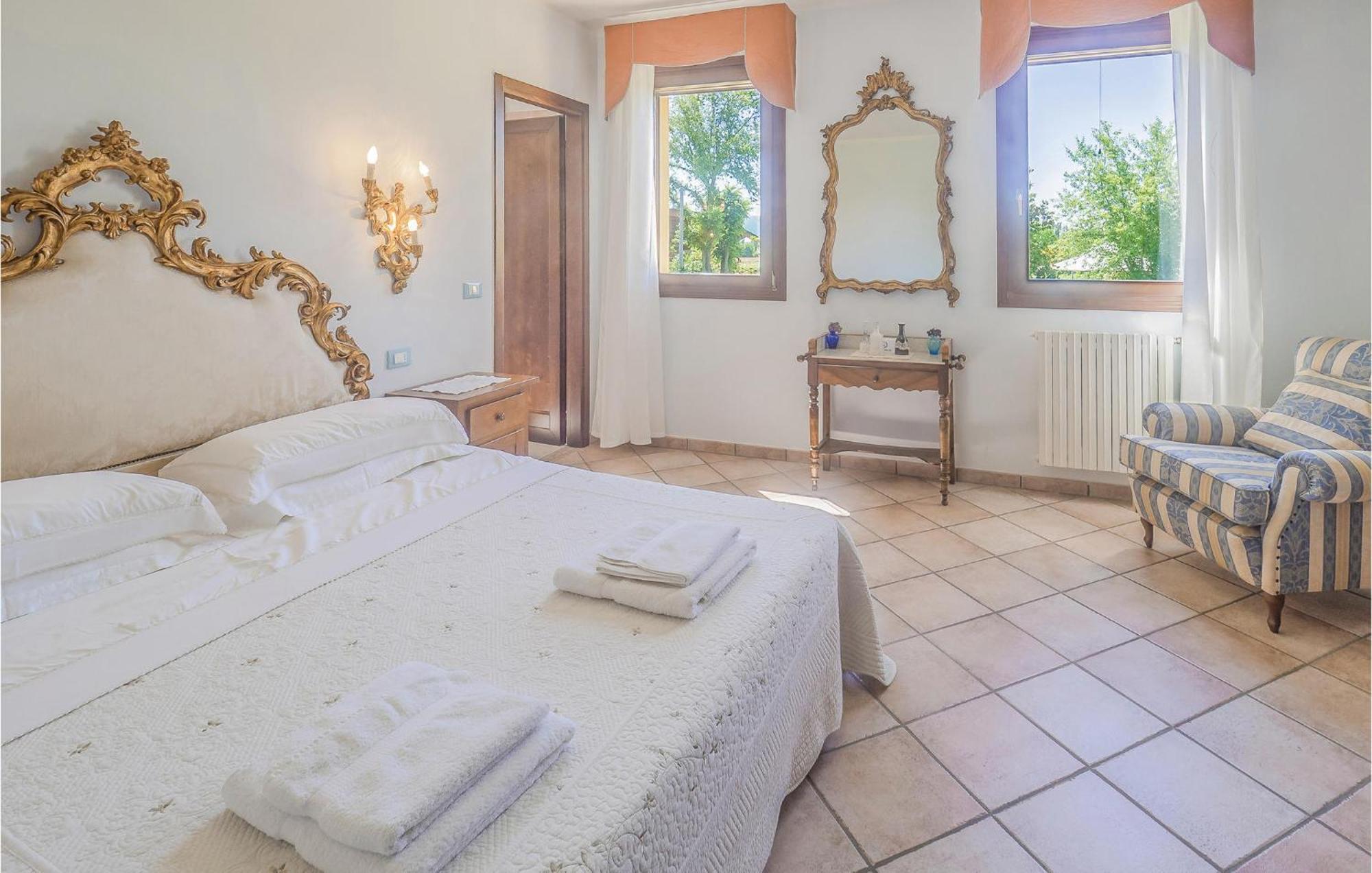 Awesome Home In Ariano Nel Polesine With Kitchen San Basilio المظهر الخارجي الصورة